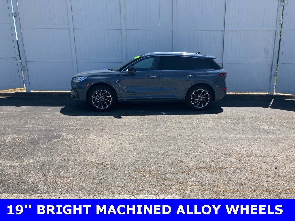 2024 Lincoln Corsair Grand Touring photo 3