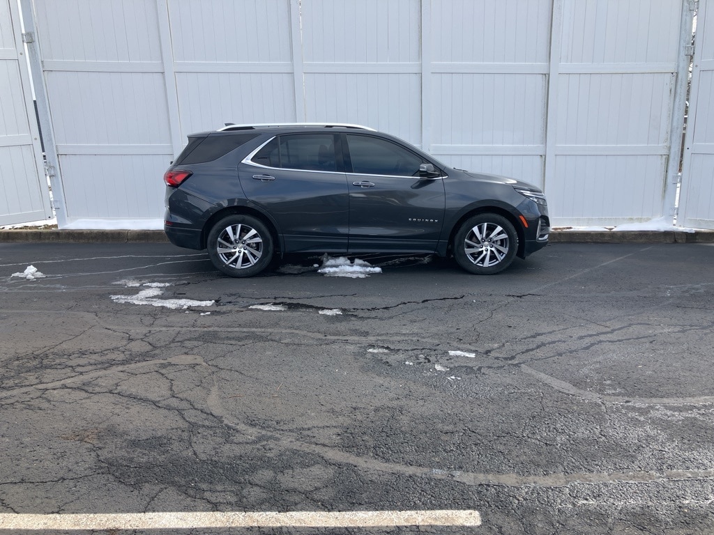 2022 Chevrolet Equinox Premier's photo