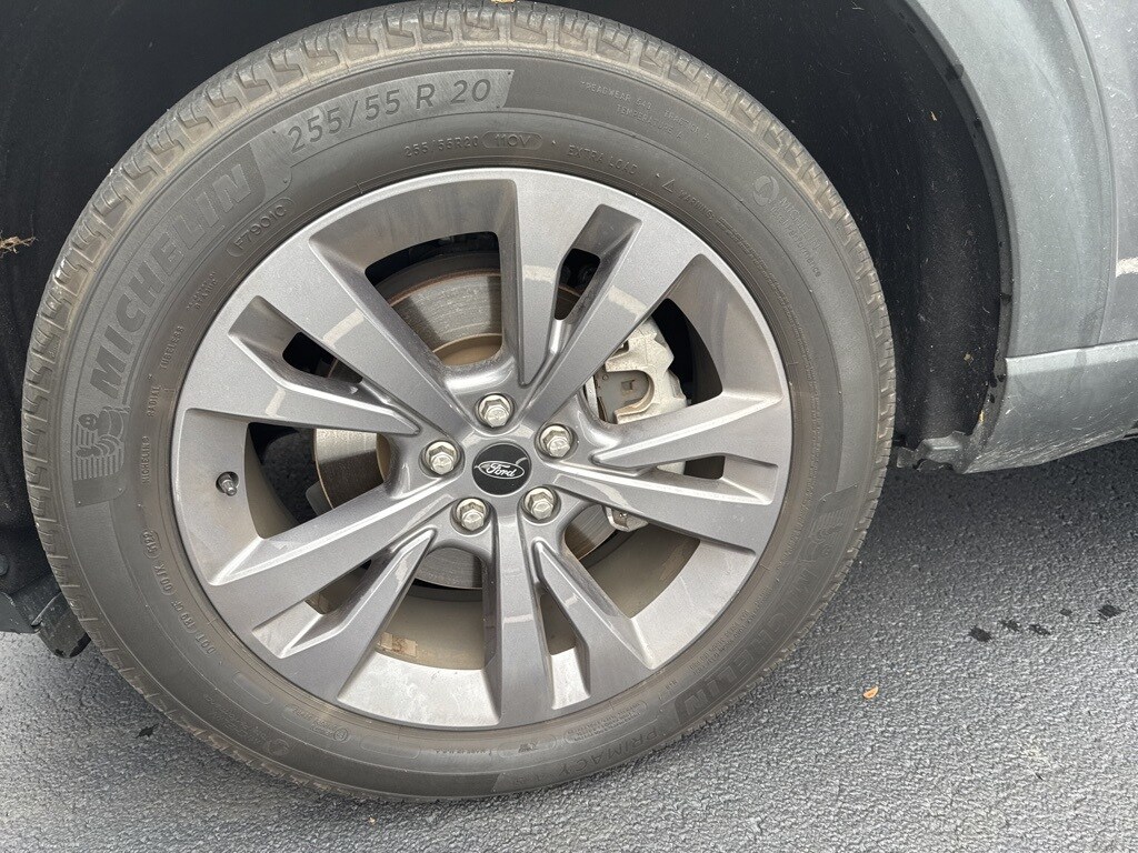 2021 Ford Explorer XLT Sport photo 2