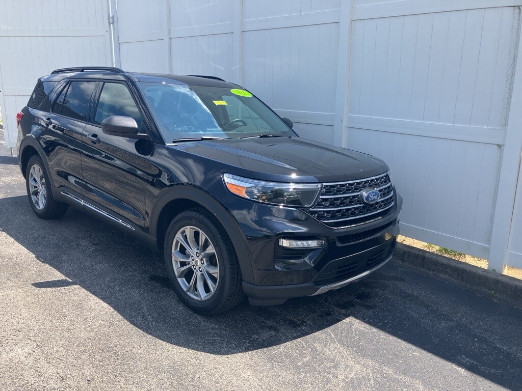 2022 Ford Explorer XLT Sport photo 3