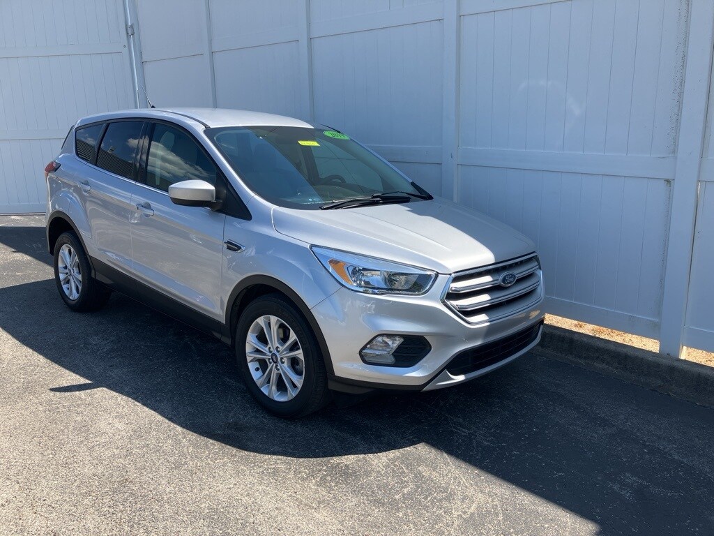 2019 Ford Escape SE Sport photo 2