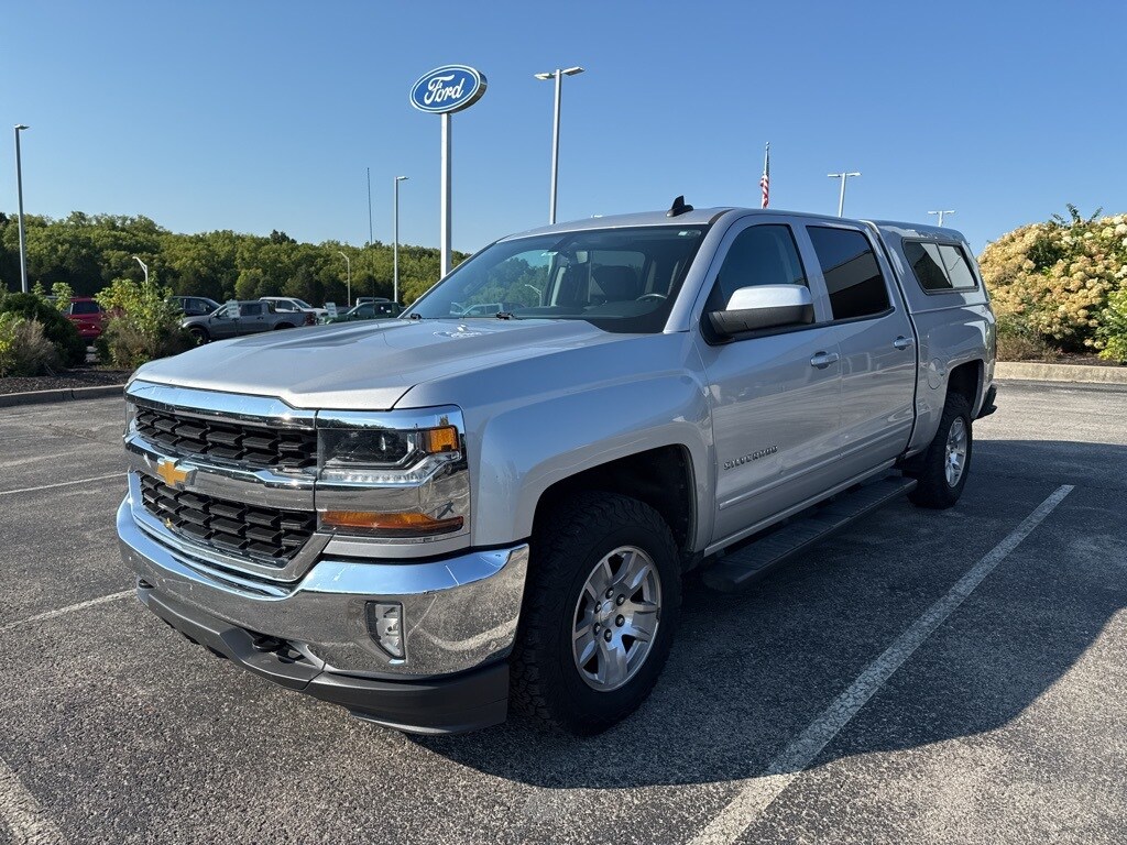 2018 Chevrolet Silverado 1500 LT photo 2