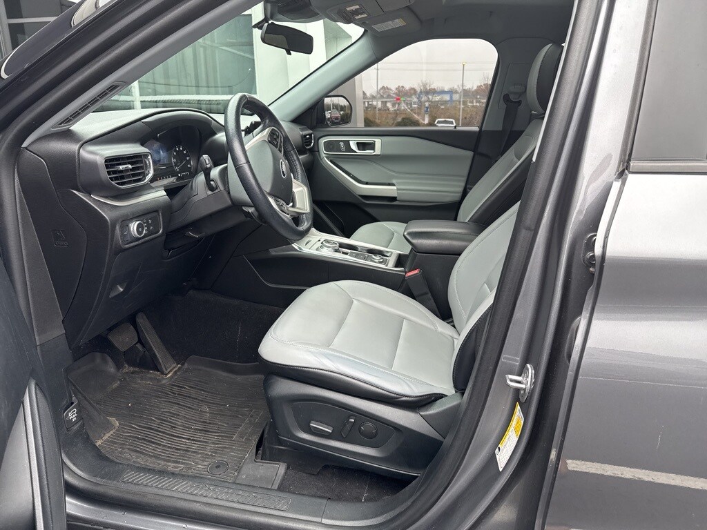 2021 Ford Explorer XLT Sport photo 3
