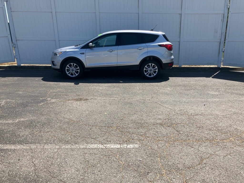 2019 Ford Escape SE Sport photo 3