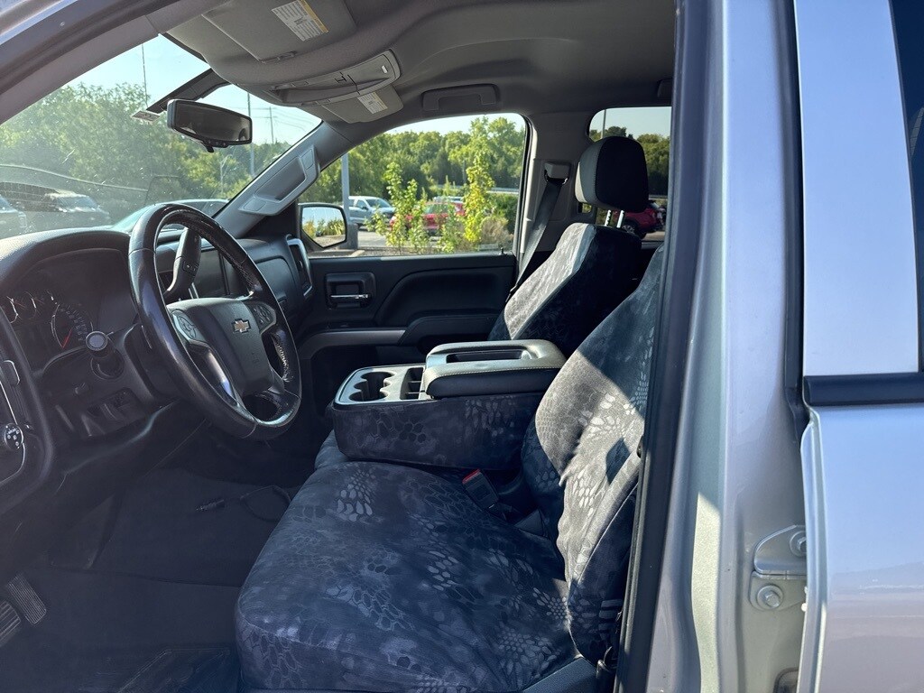 2018 Chevrolet Silverado 1500 LT photo 4