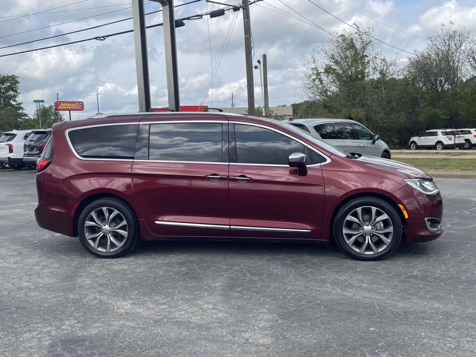 Used 2018 Chrysler Pacifica Limited with VIN 2C4RC1GG1JR210556 for sale in Royston, GA