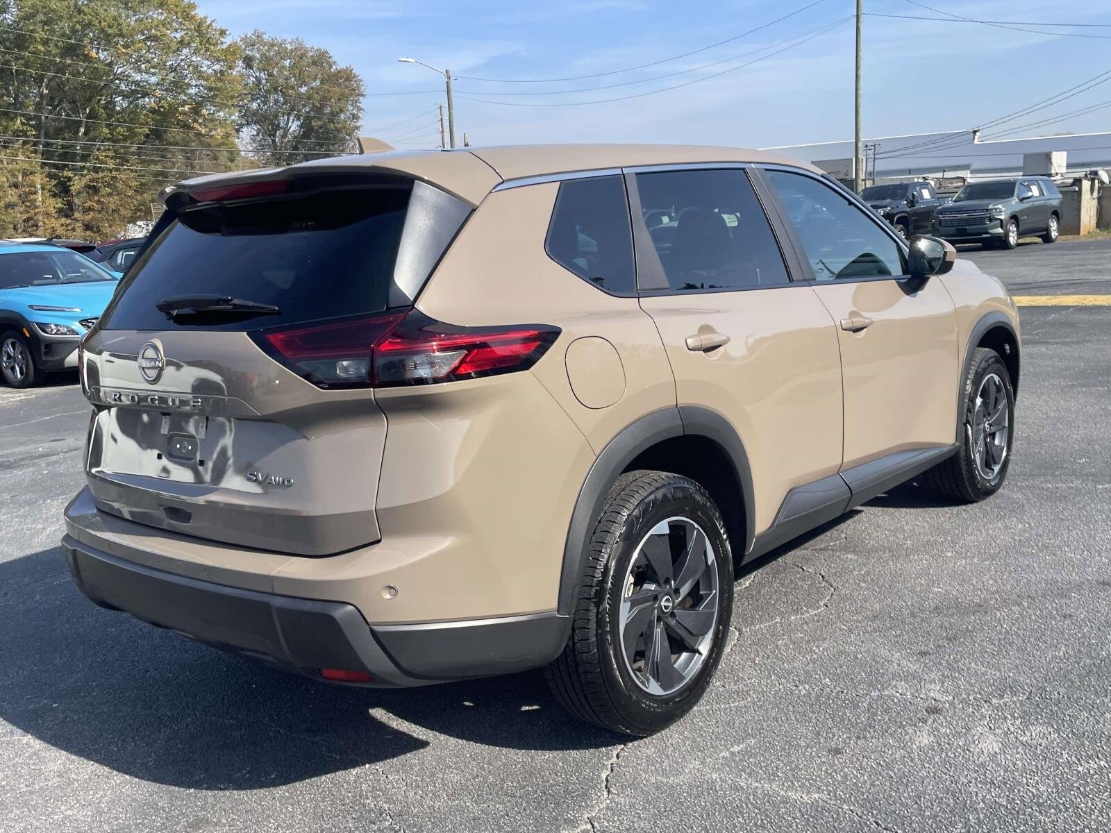 2024 Nissan Rogue SV photo 3