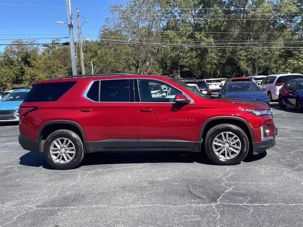 Used 2023 Chevrolet Traverse LT Cloth SUV
