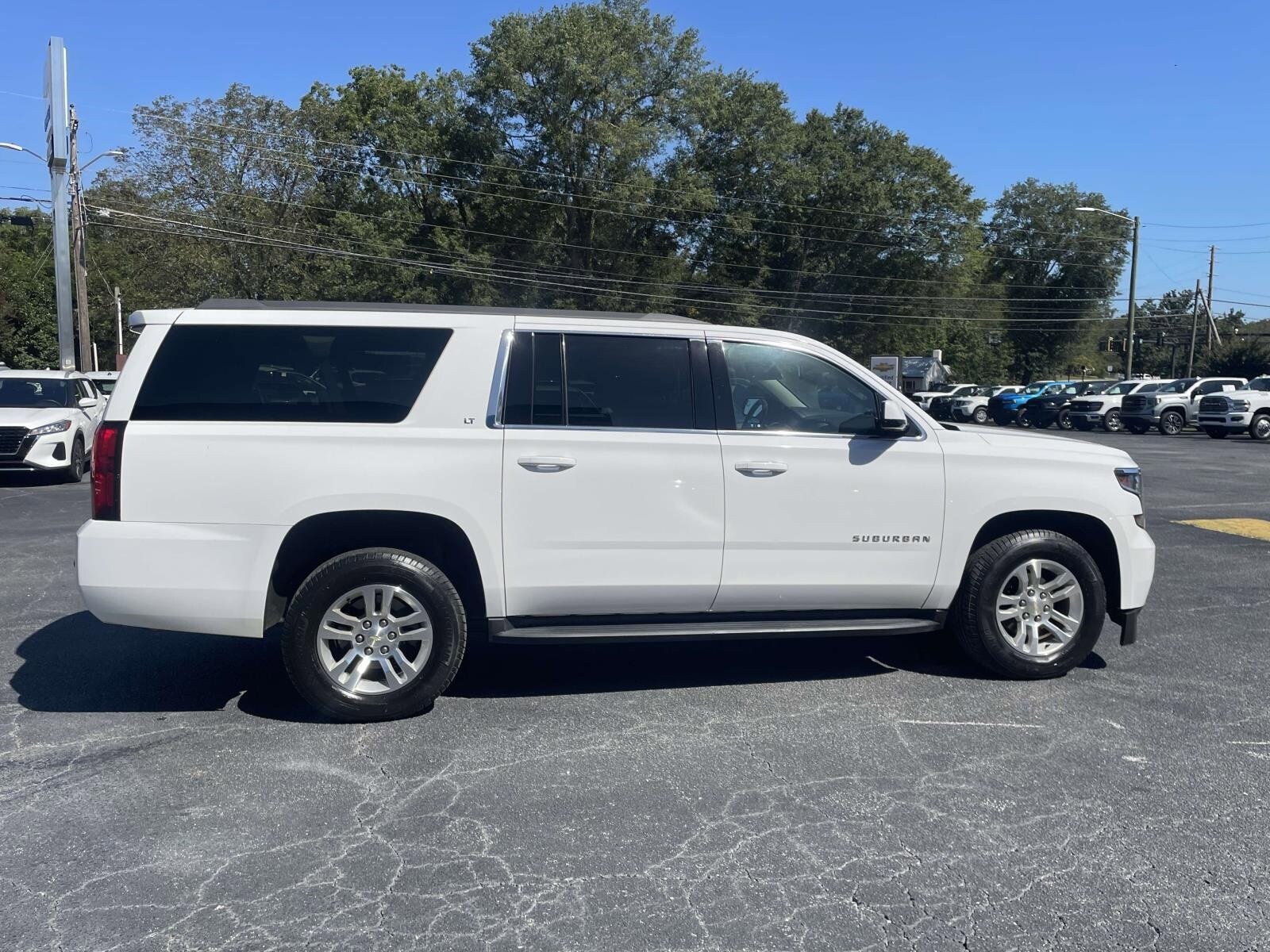 2020 Chevrolet Suburban LT photo 2
