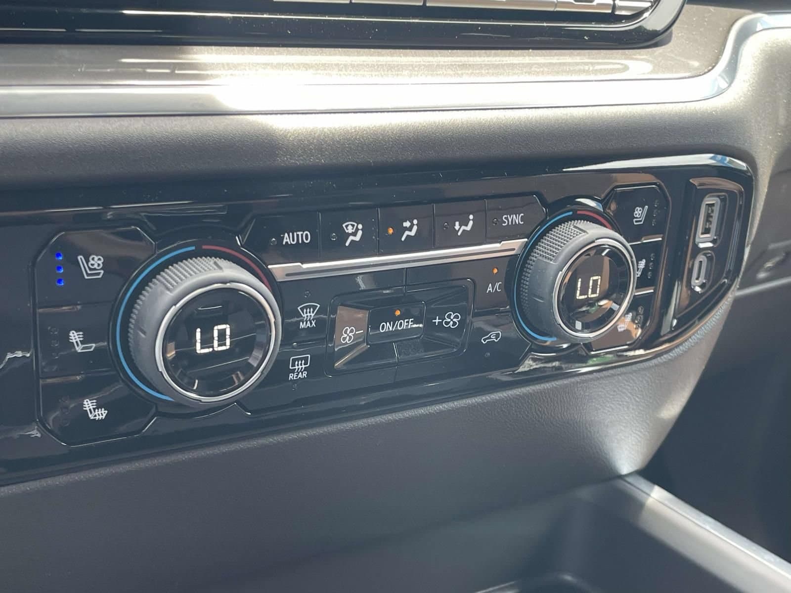 2025 Chevrolet Silverado 2500 HD High Country - Photo 14