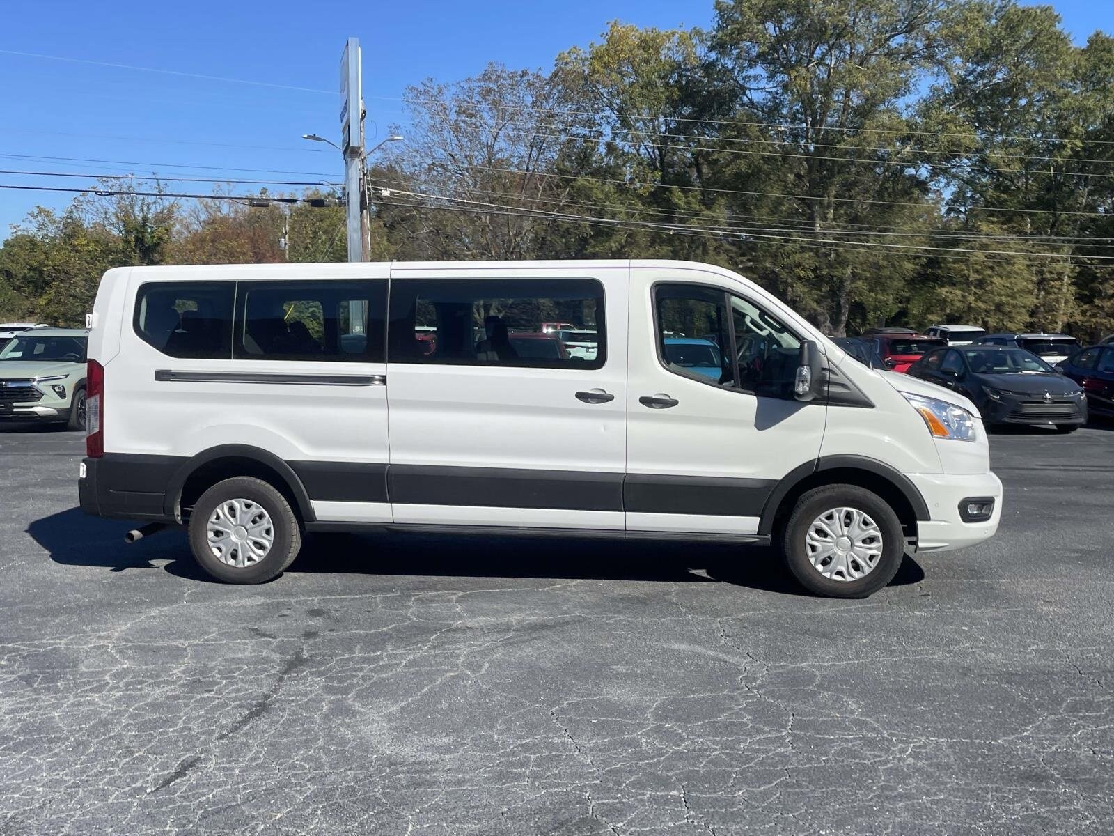 2022 Ford Transit Passenger XL photo 2