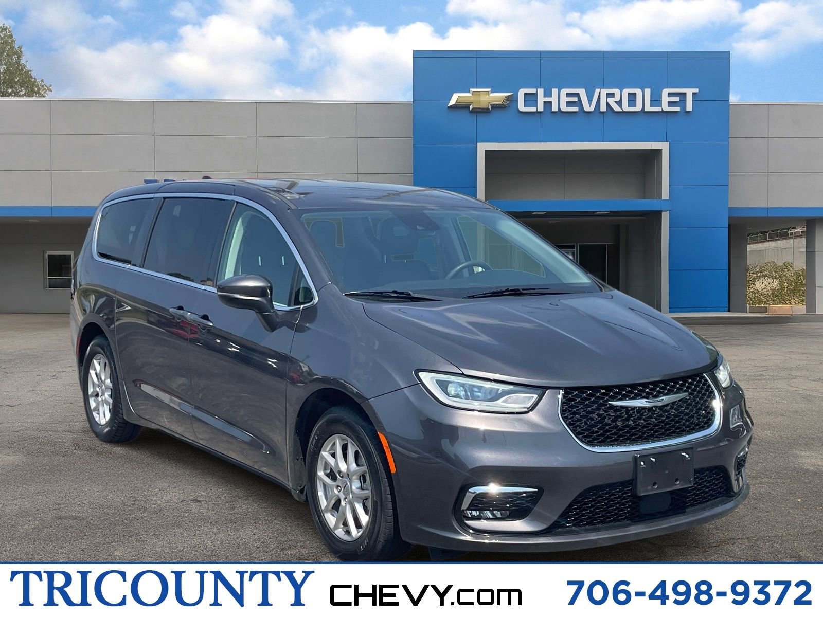 2023 Chrysler Pacifica Touring L's photo