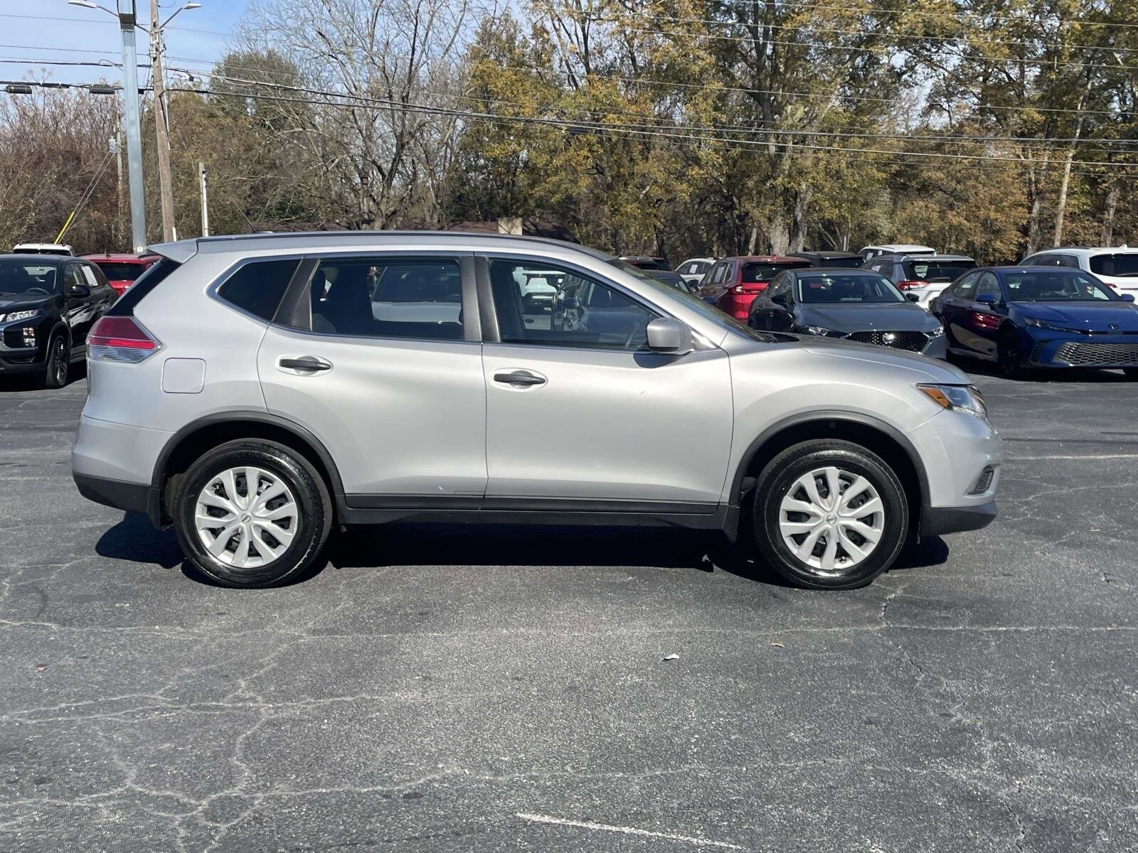 2016 Nissan Rogue S photo 2