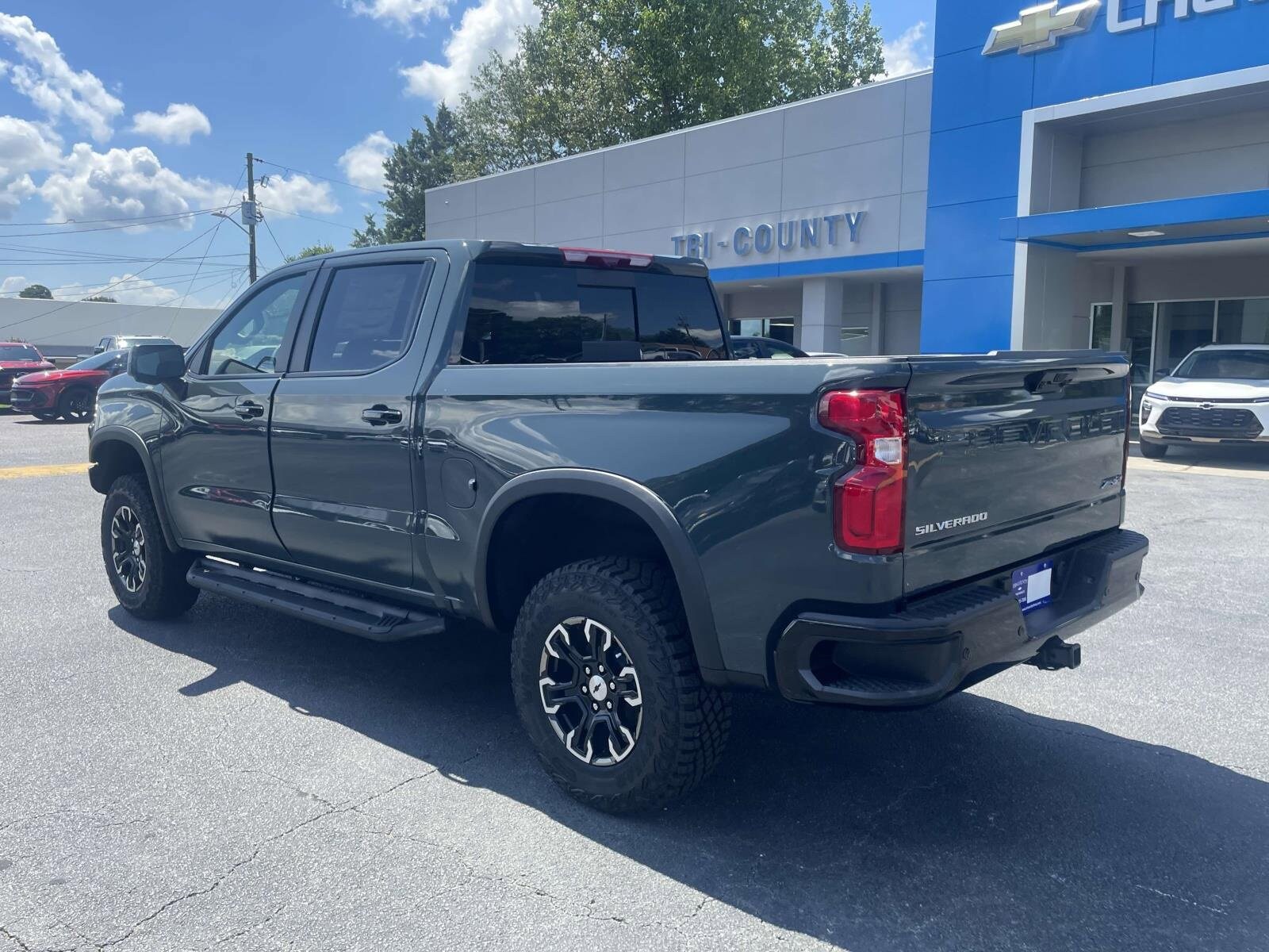 2025 Chevrolet Silverado 1500 ZR2 photo 3