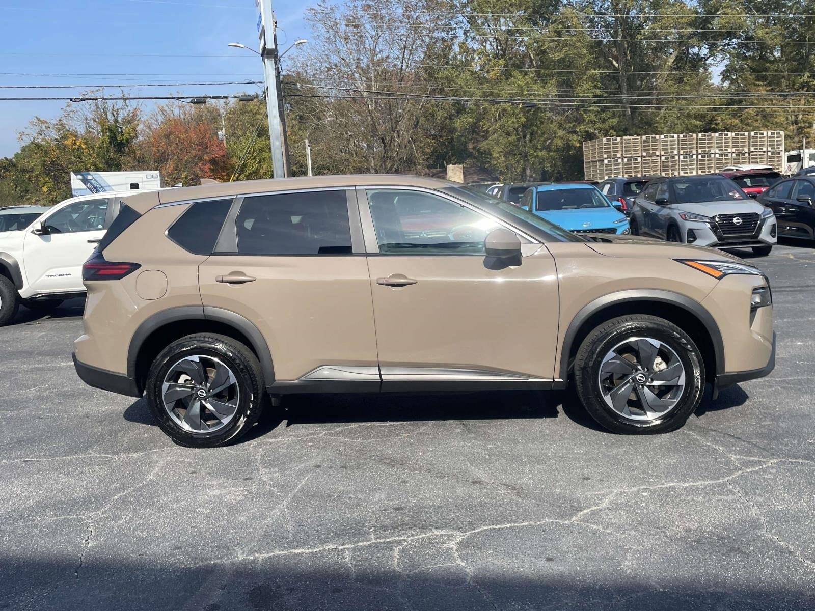 2024 Nissan Rogue SV photo 2