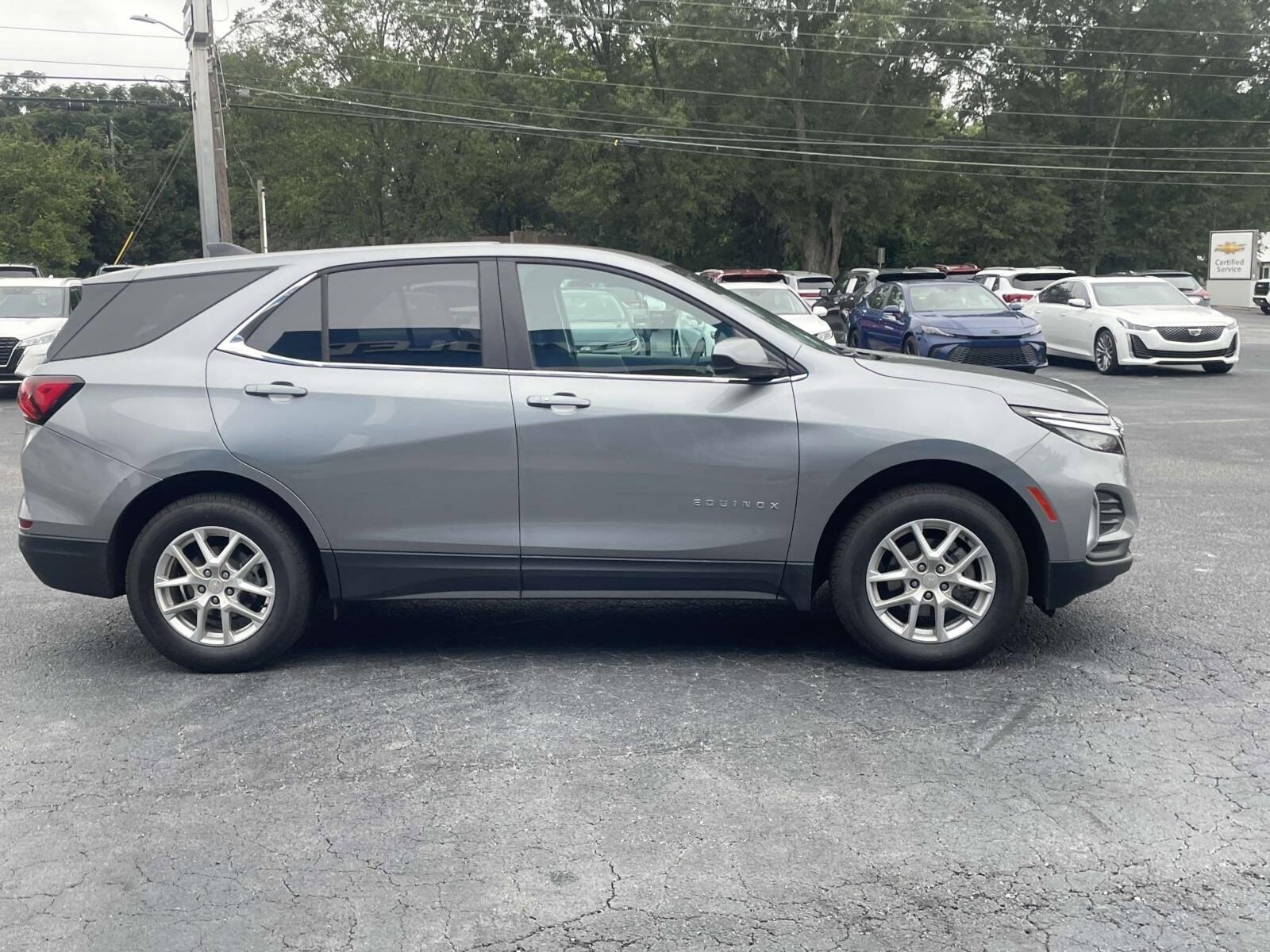 2023 Chevrolet Equinox LT photo 2