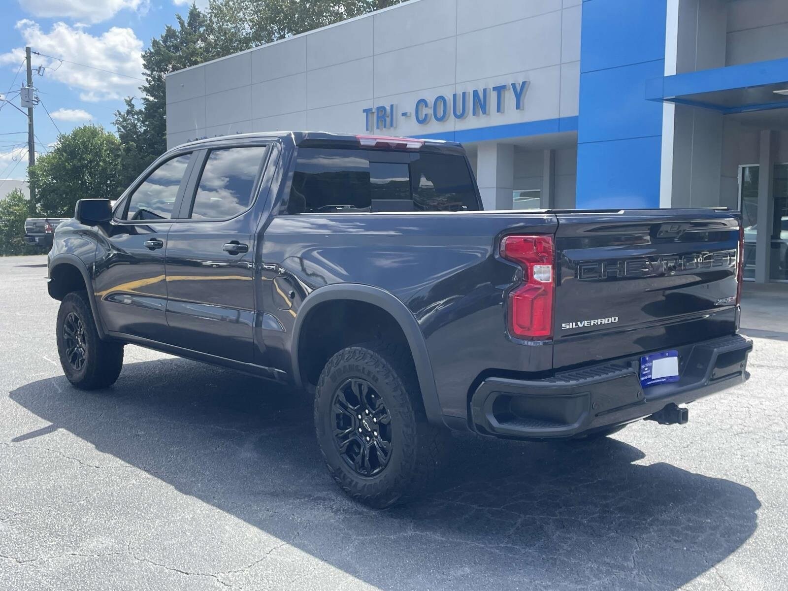 2023 Chevrolet Silverado 1500 ZR2 photo 2