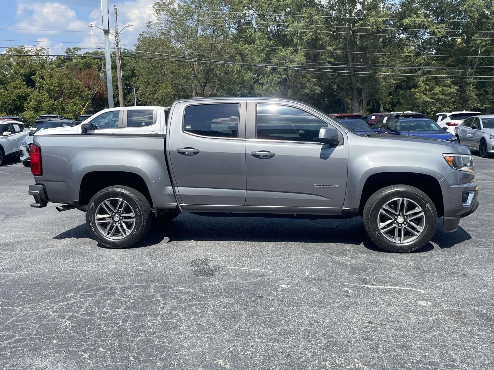 2019 Chevrolet Colorado LT photo 2