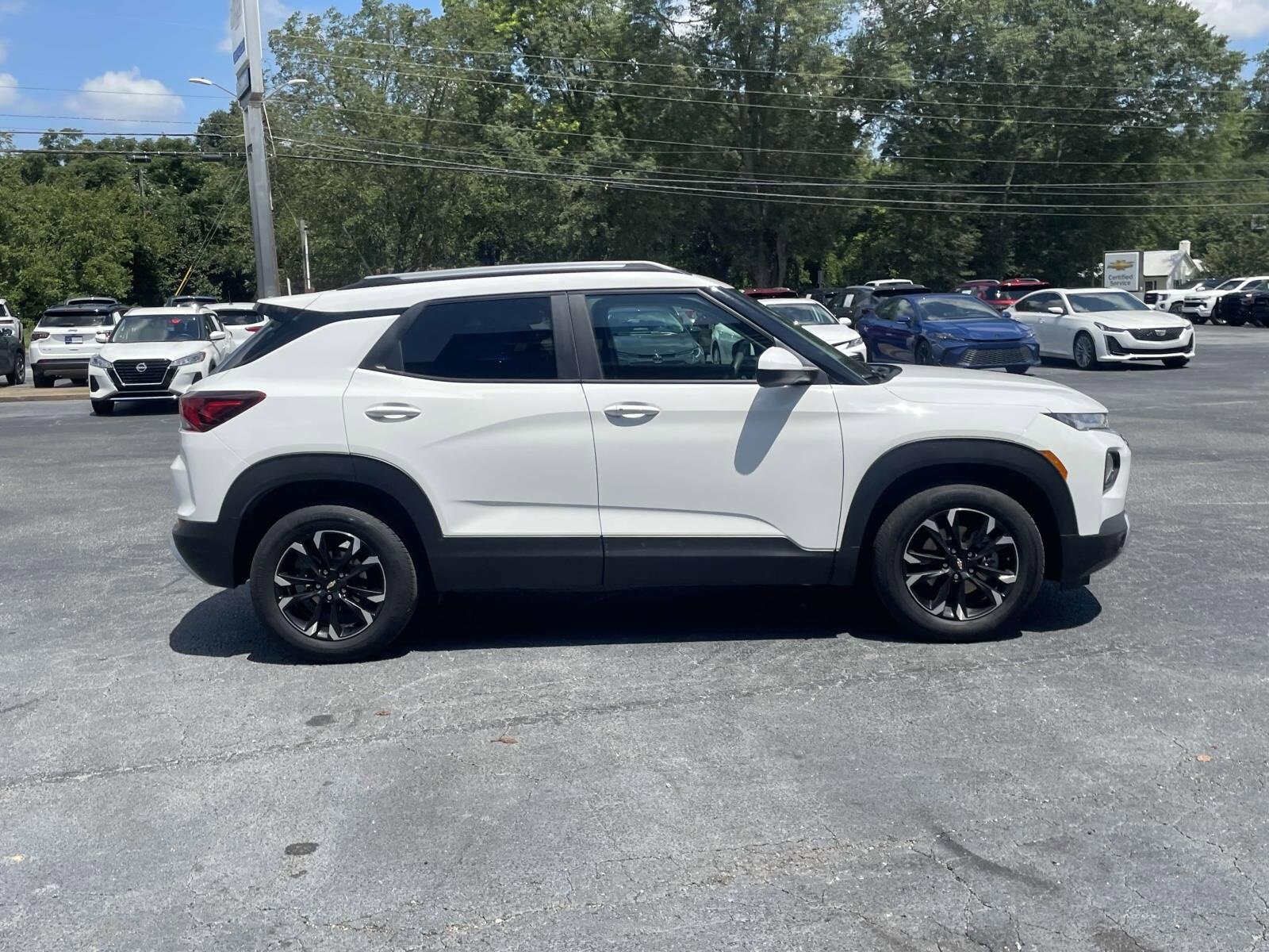 2023 Chevrolet Trailblazer LT photo 2