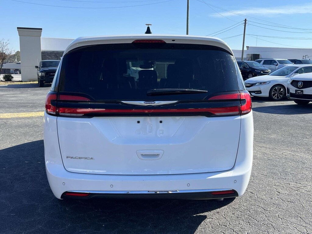 Used 2024 Chrysler Pacifica Touring L