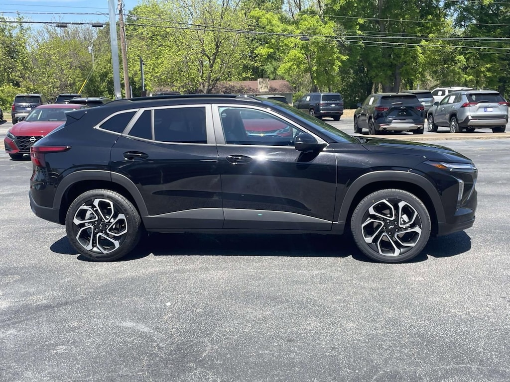 Used 2025 Chevrolet Trax 2RS SUV