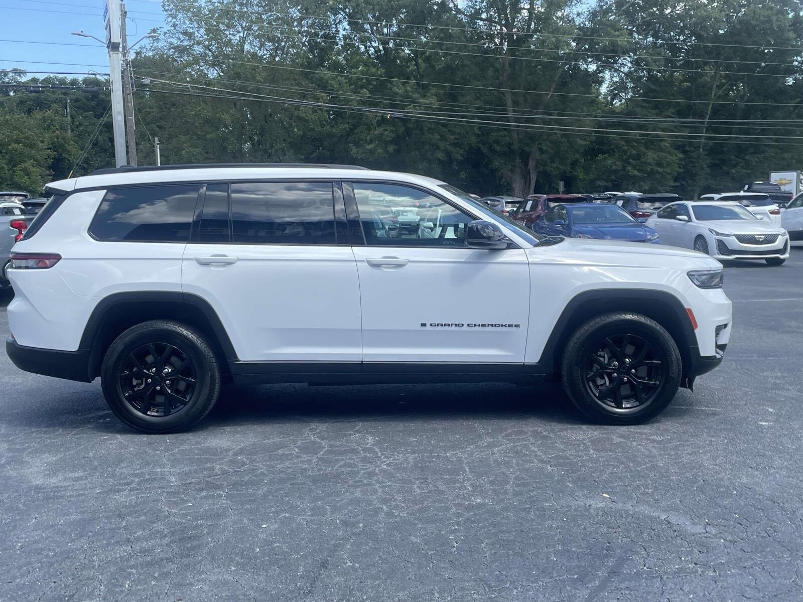 2024 Jeep Grand Cherokee Altitude photo 2