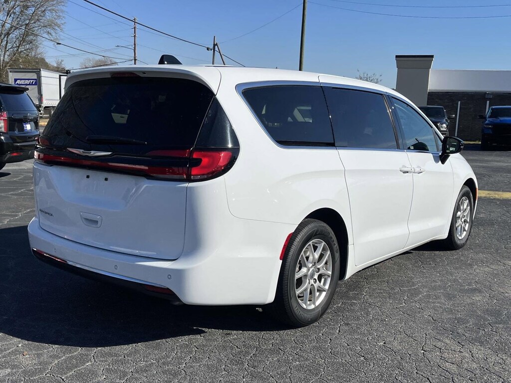 Used 2024 Chrysler Pacifica Touring L
