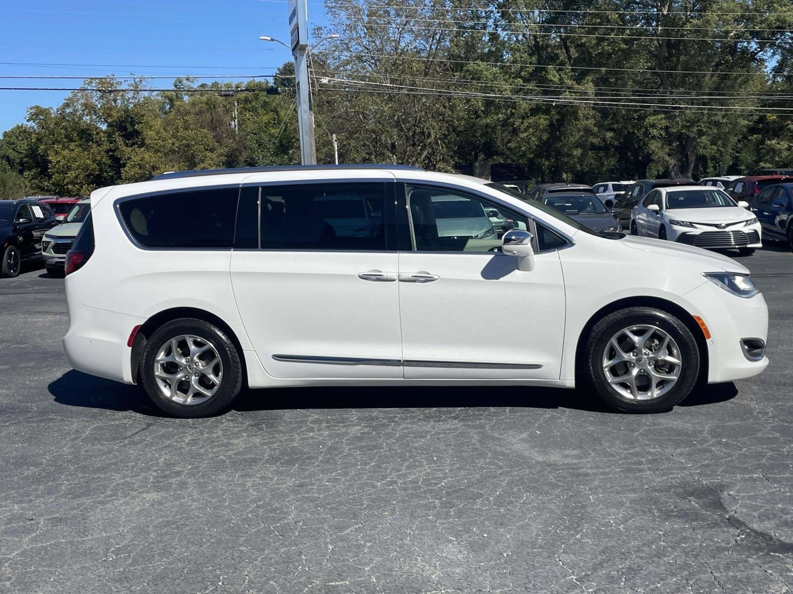 Used 2018 Chrysler Pacifica Limited with VIN 2C4RC1GG6JR210522 for sale in Royston, GA