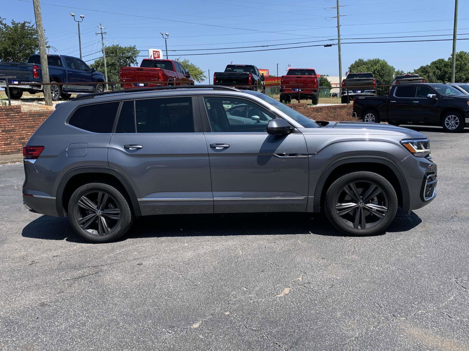 Used 2021 Volkswagen Atlas SE w/Tech R-Line with VIN 1V2RR2CA1MC572789 for sale in Royston, GA