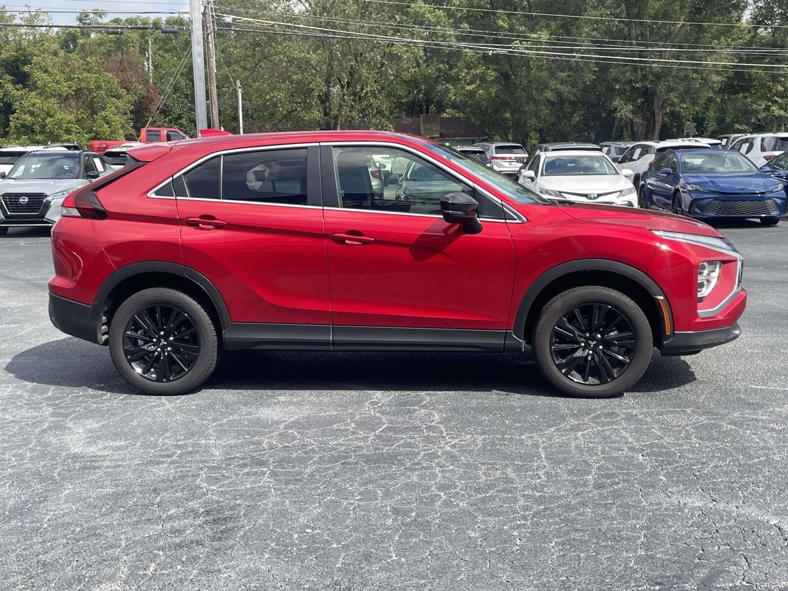 2024 Mitsubishi Eclipse Cross LE photo 2