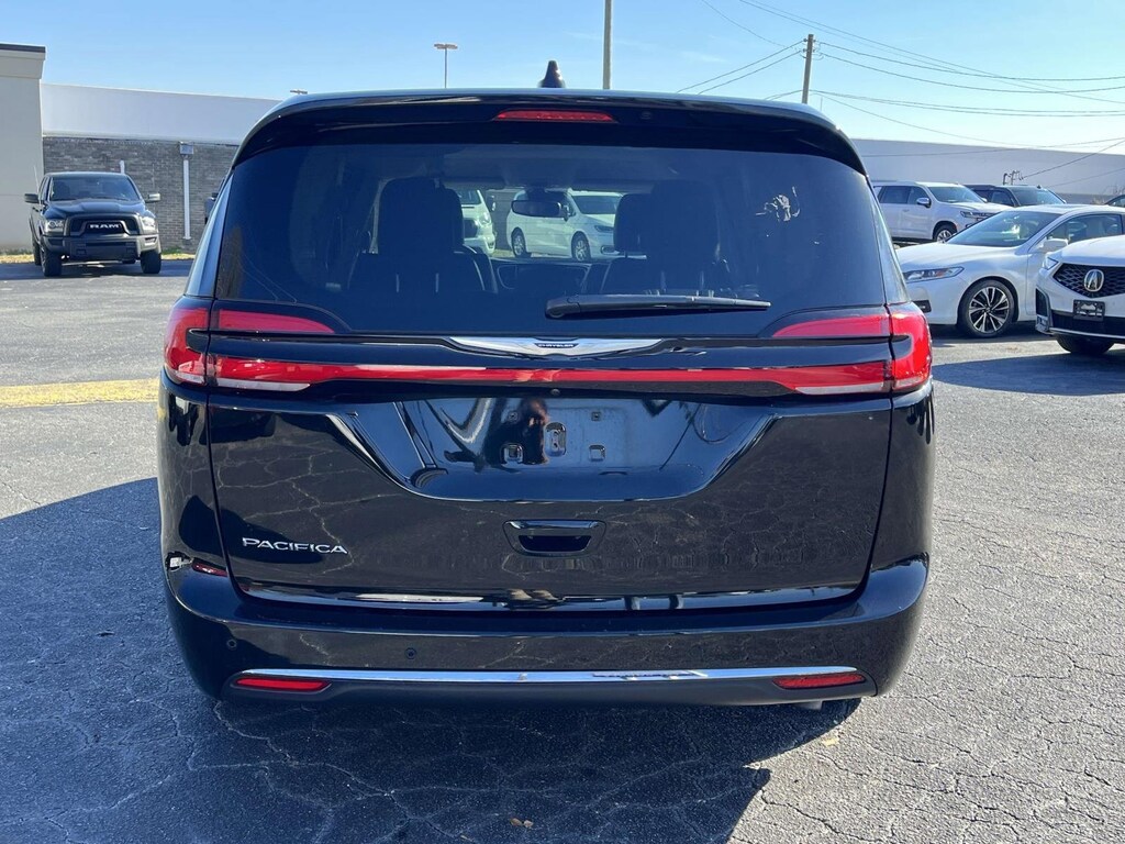 Used 2024 Chrysler Pacifica Touring L