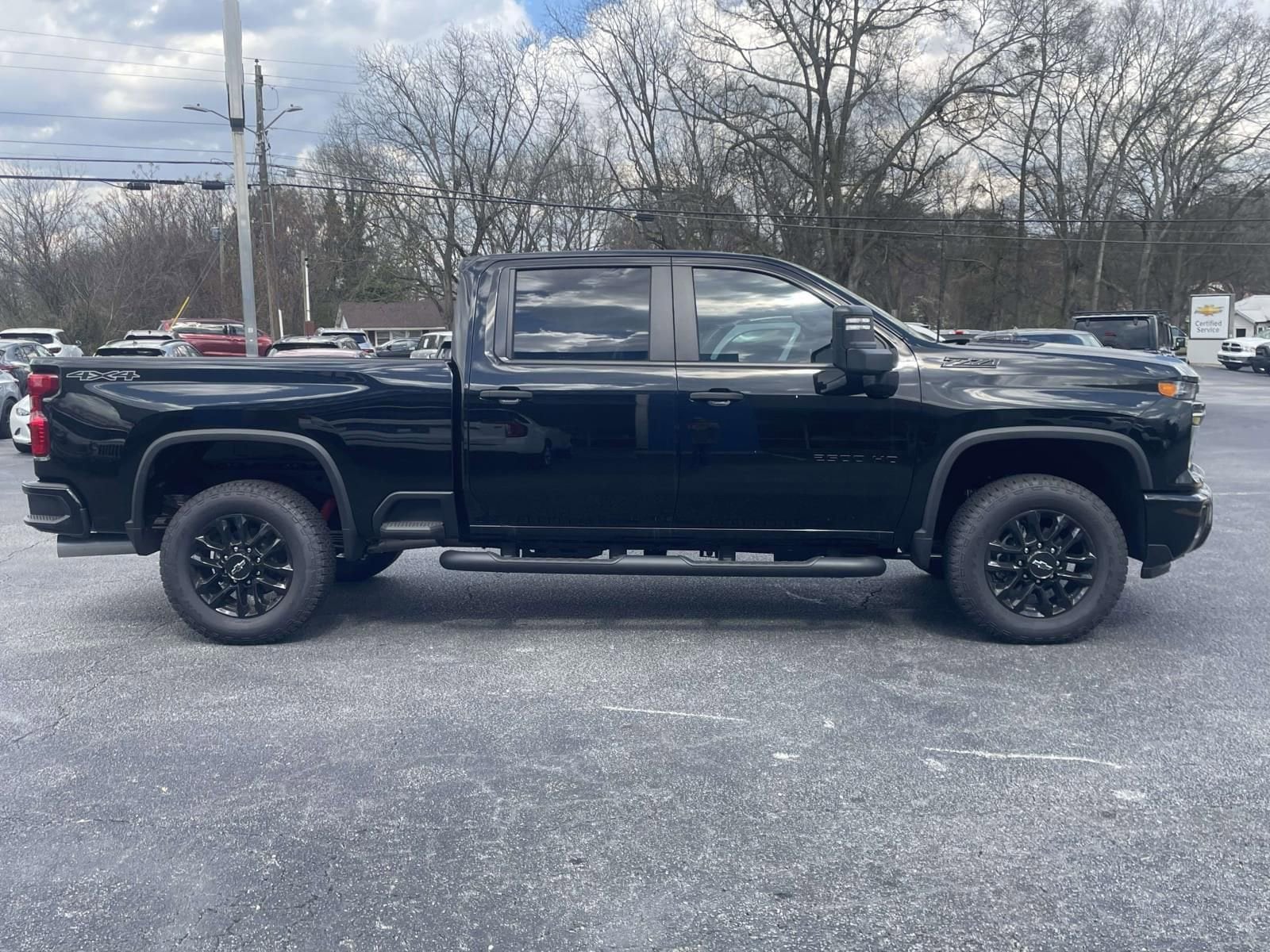 2025 Chevrolet Silverado 2500 HD Custom - Photo 2