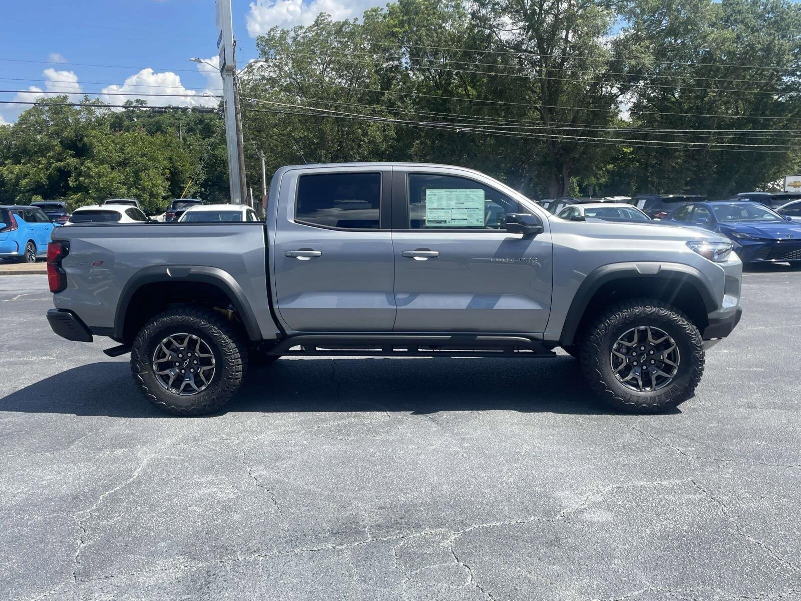 2025 Chevrolet Colorado ZR2 photo 2