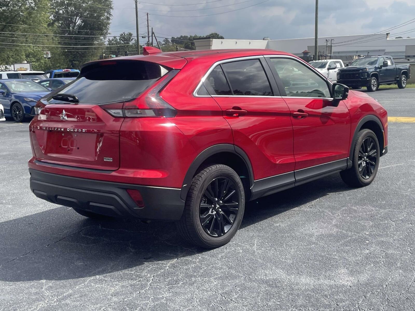 2024 Mitsubishi Eclipse Cross LE photo 3