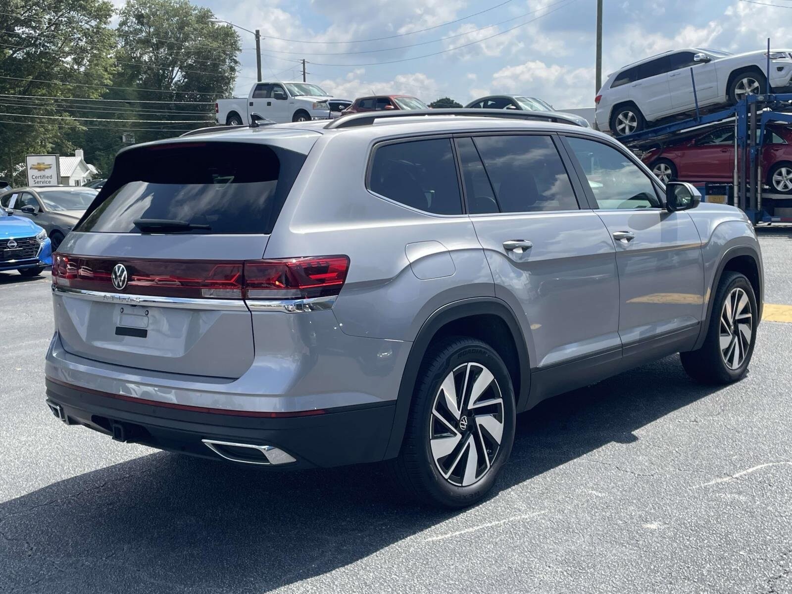 2024 Volkswagen Atlas SE Technology photo 2