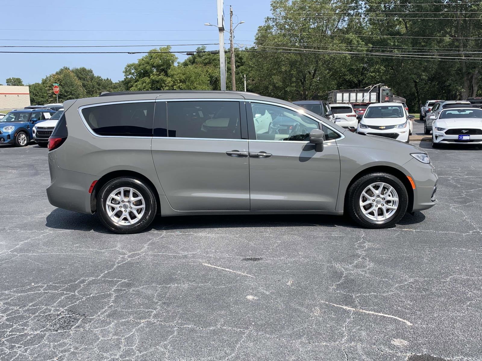 Used 2022 Chrysler Pacifica Touring L with VIN 2C4RC1BG3NR198603 for sale in Royston, GA