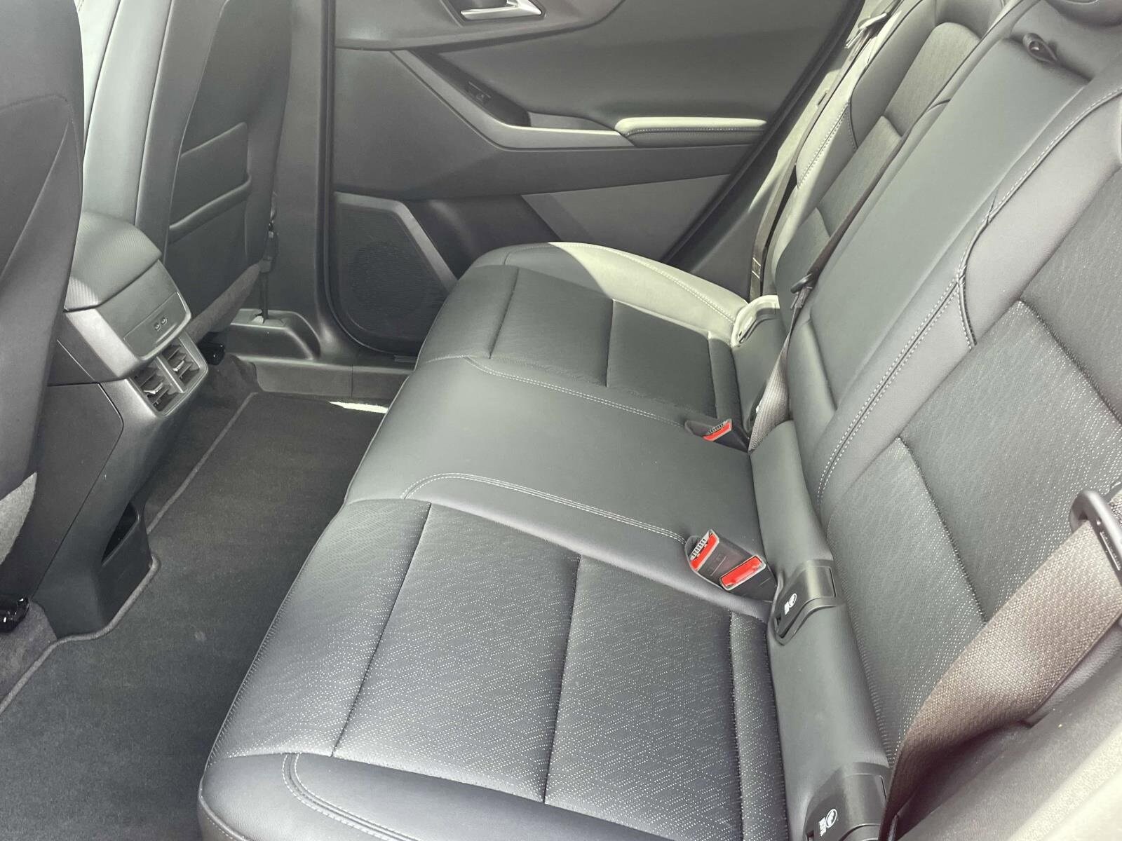 2025 Chevrolet Equinox LT photo 4