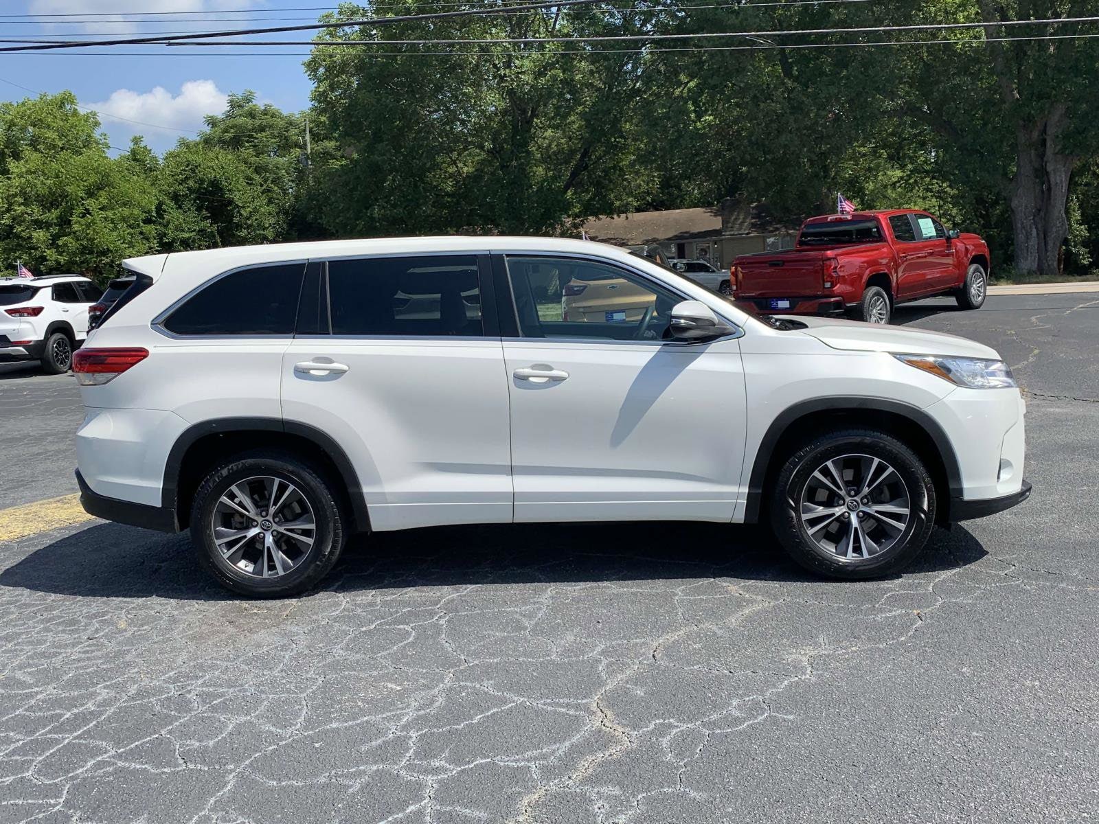 Used 2018 Toyota Highlander LE with VIN 5TDZZRFH1JS281349 for sale in Royston, GA