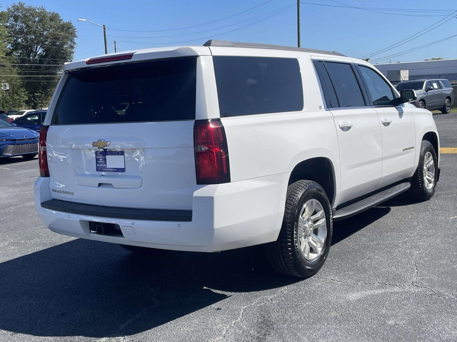 2020 Chevrolet Suburban LT photo 3