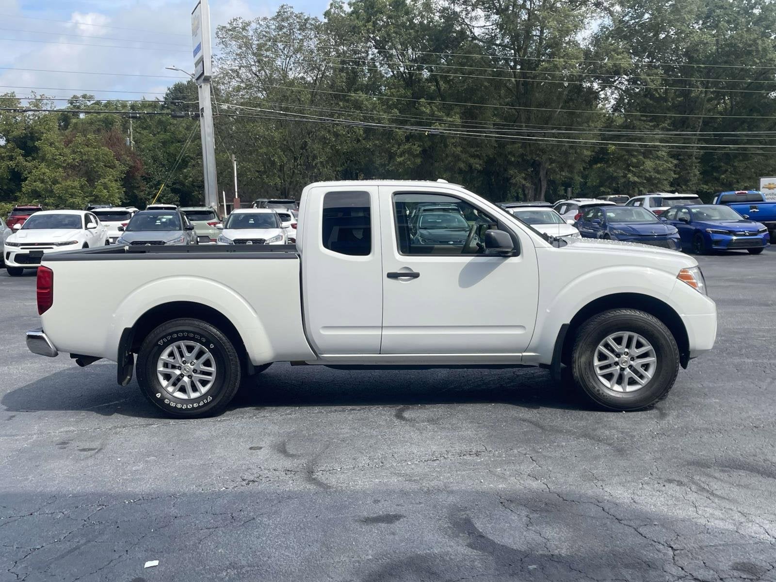 2016 Nissan Frontier SV photo 2
