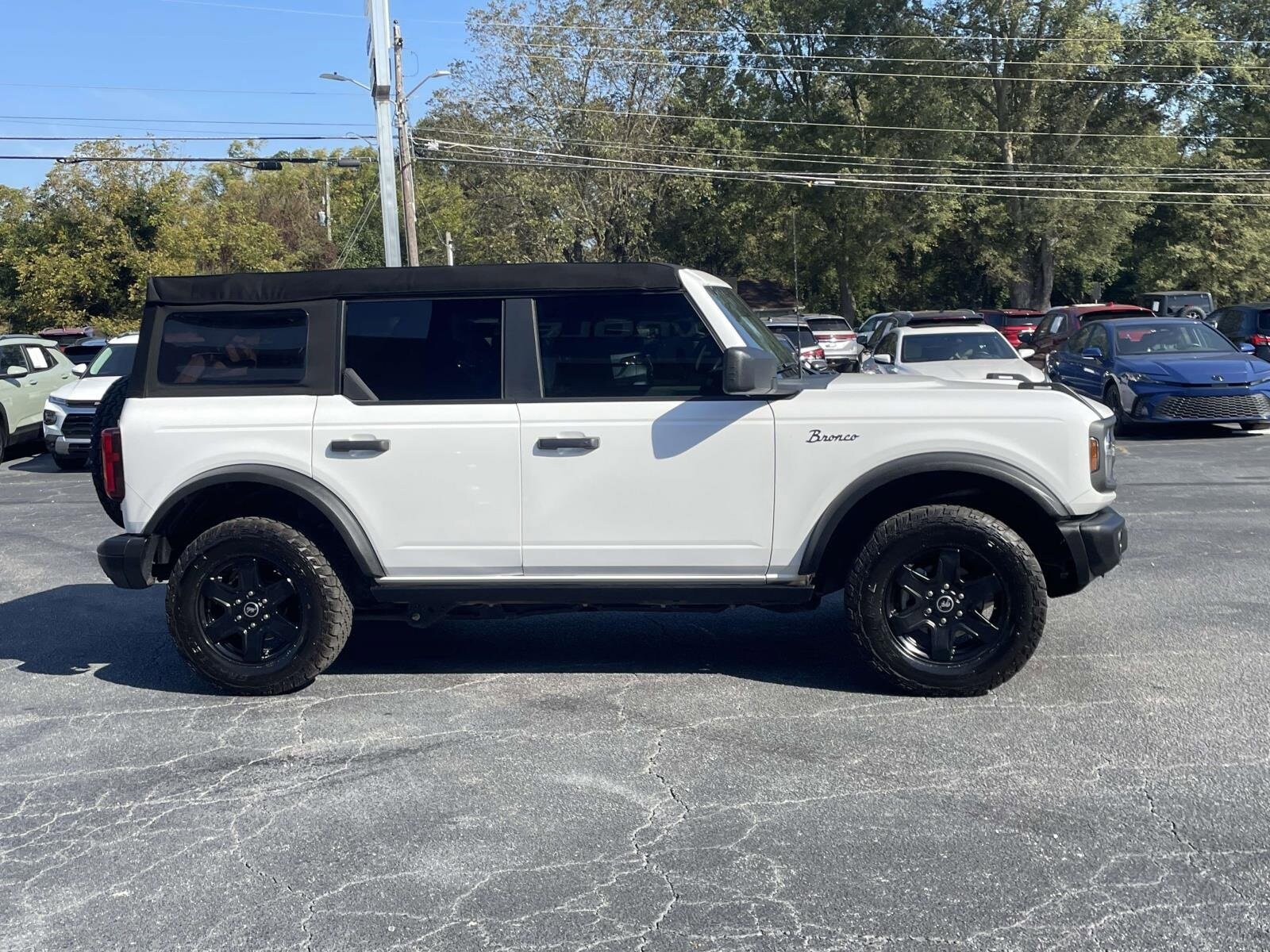 2023 Ford Bronco Black Diamond photo 2