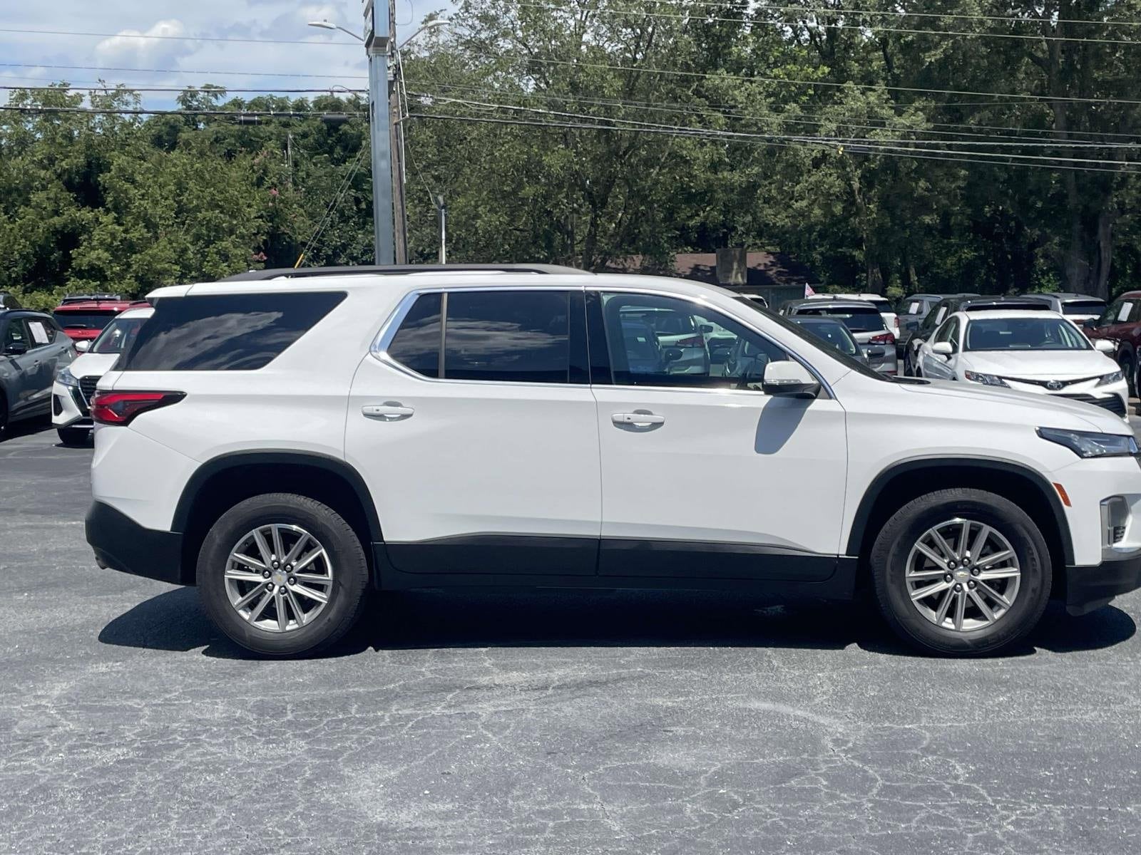 Used 2022 Chevrolet Traverse 1LT with VIN 1GNERGKW7NJ121803 for sale in Royston, GA