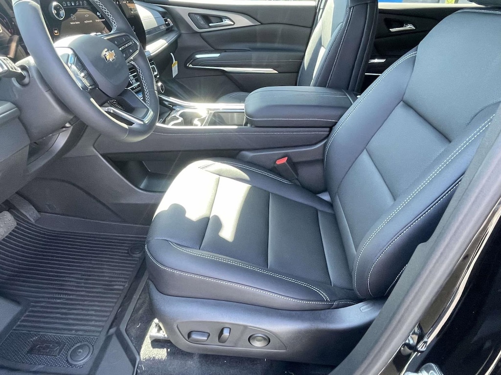 2026 Chevrolet Traverse photo 4