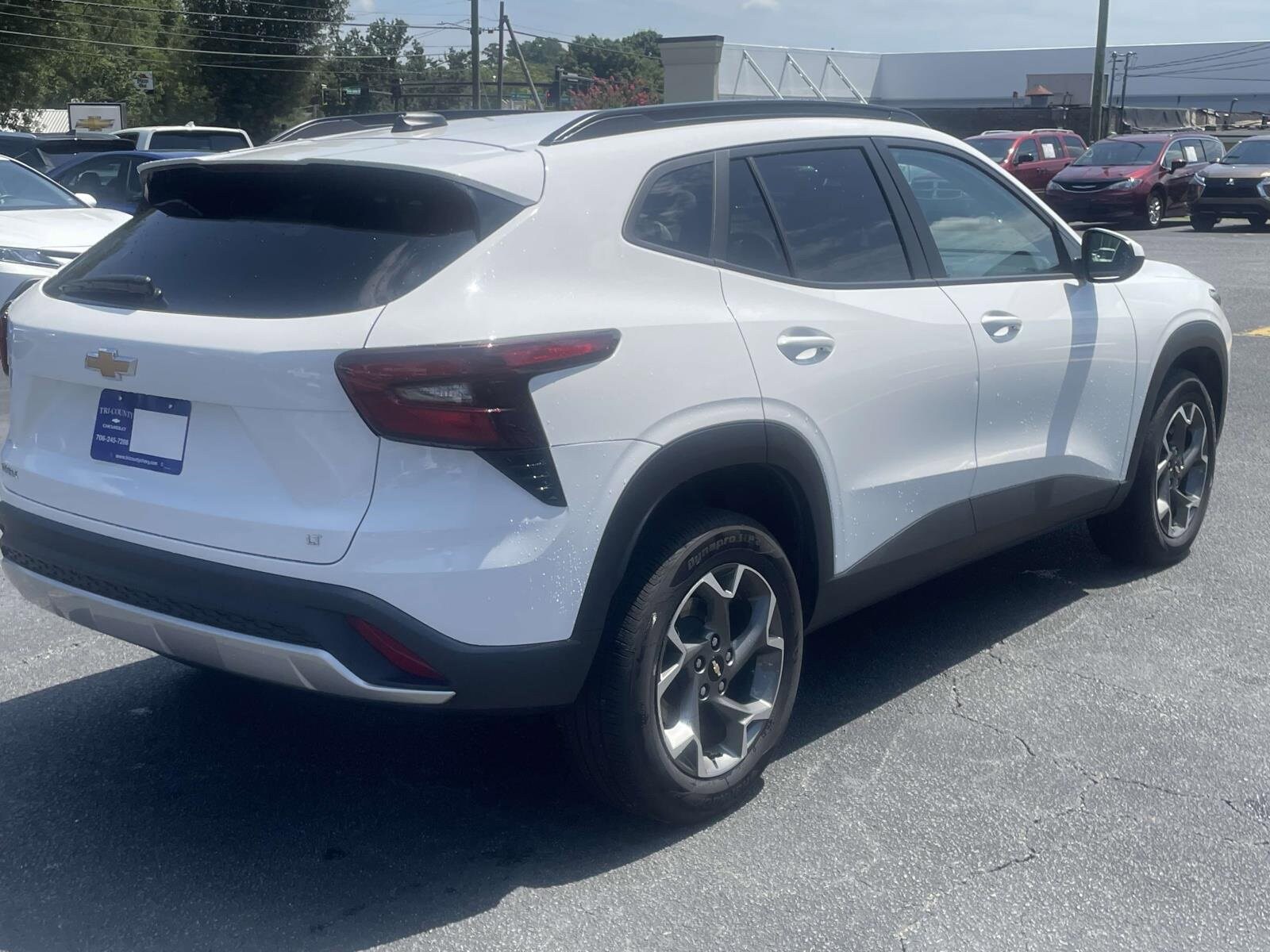 2025 Chevrolet Trax LT photo 2