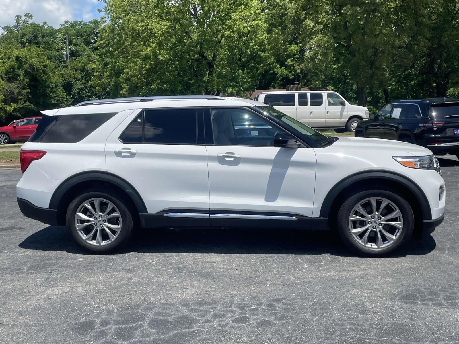 2024 Ford Explorer Limited photo 2