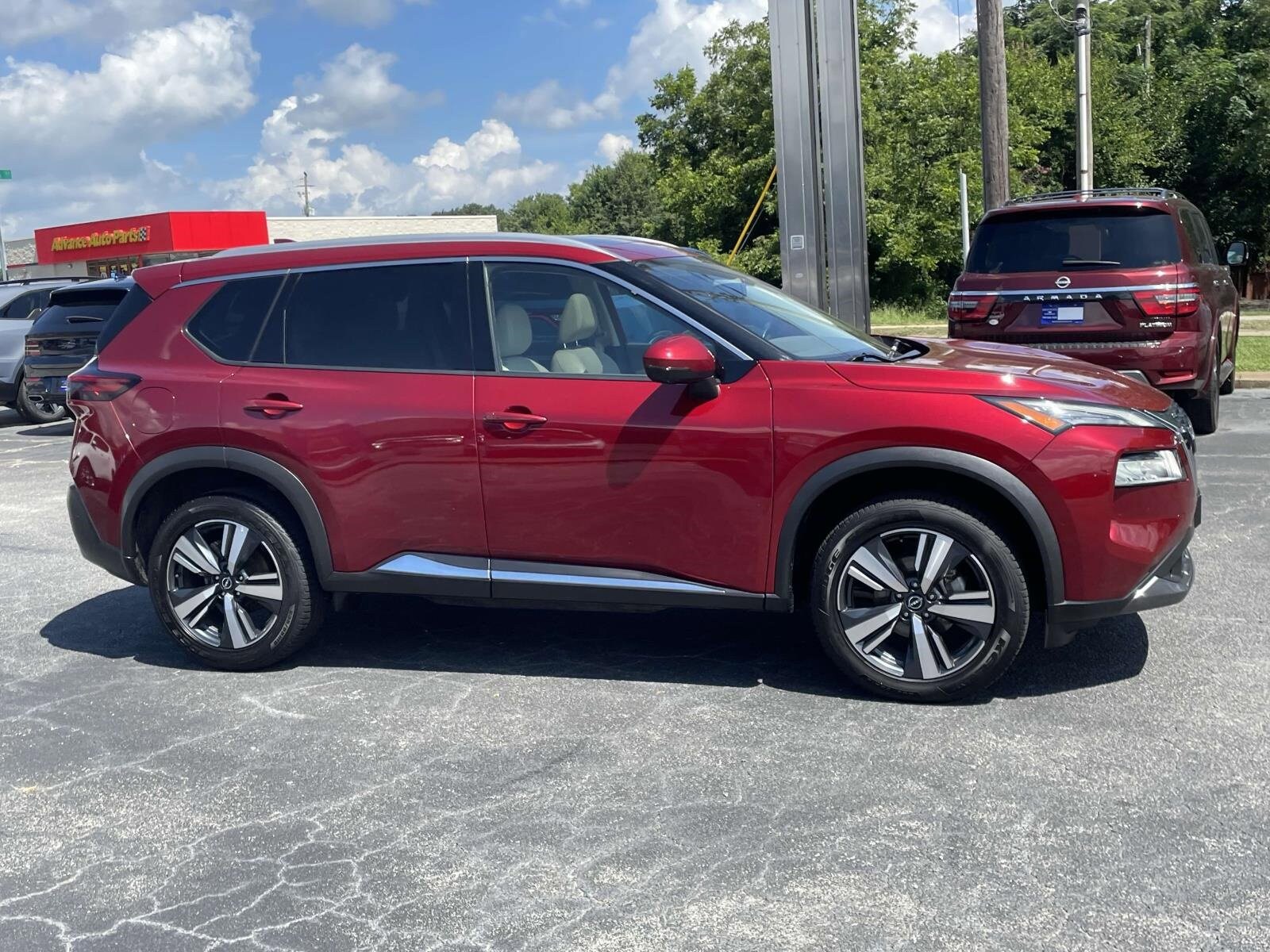 2023 Nissan Rogue SL photo 2