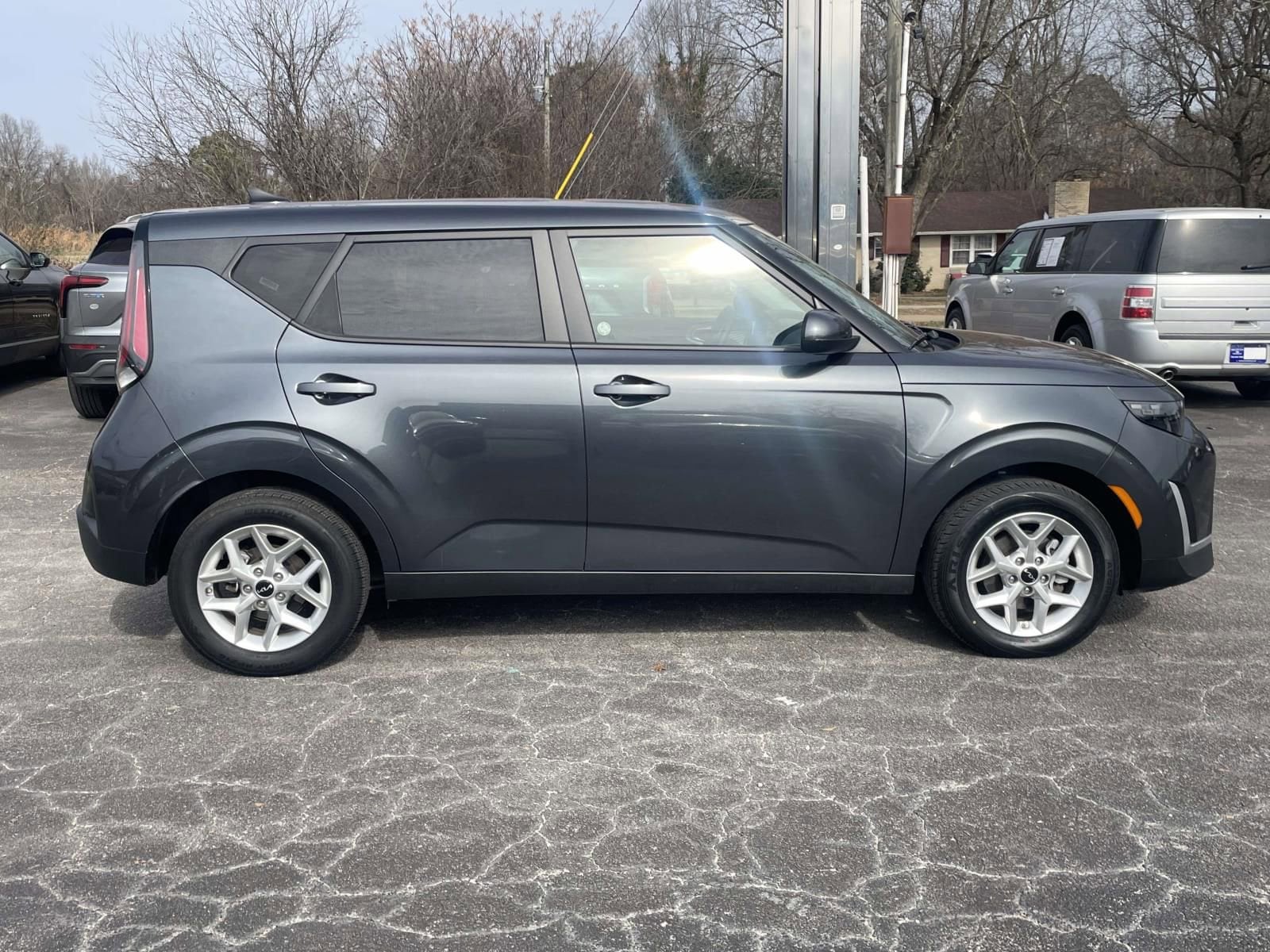 Used 2024 Kia Soul LX with VIN KNDJ23AUXR7915542 for sale in Royston, GA