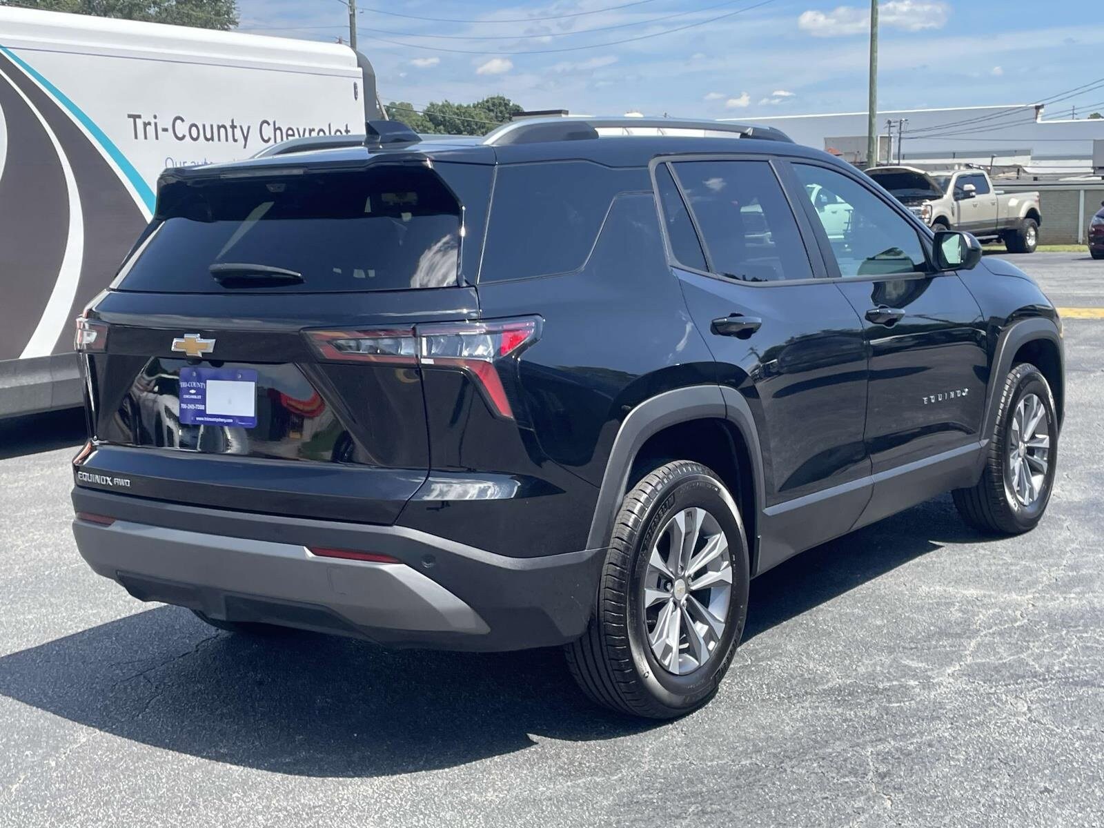 2025 Chevrolet Equinox LT photo 3