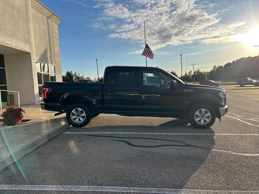 Used 2017 Ford F-150 XLT 4x2 4dr Supercrew 5.5 ft. SB Truck SuperCrew Cab