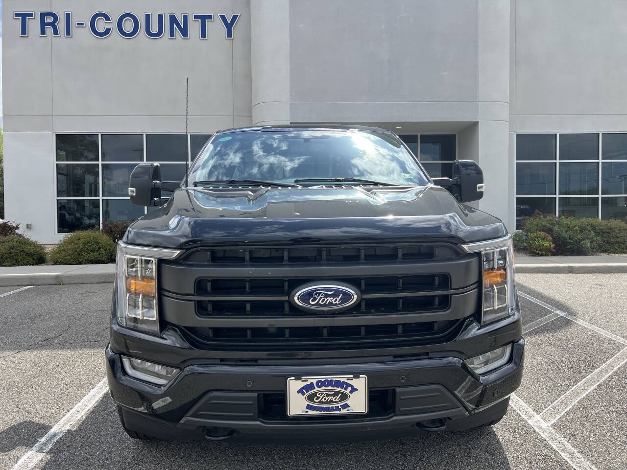 2023 Ford F-150 XLT photo 2